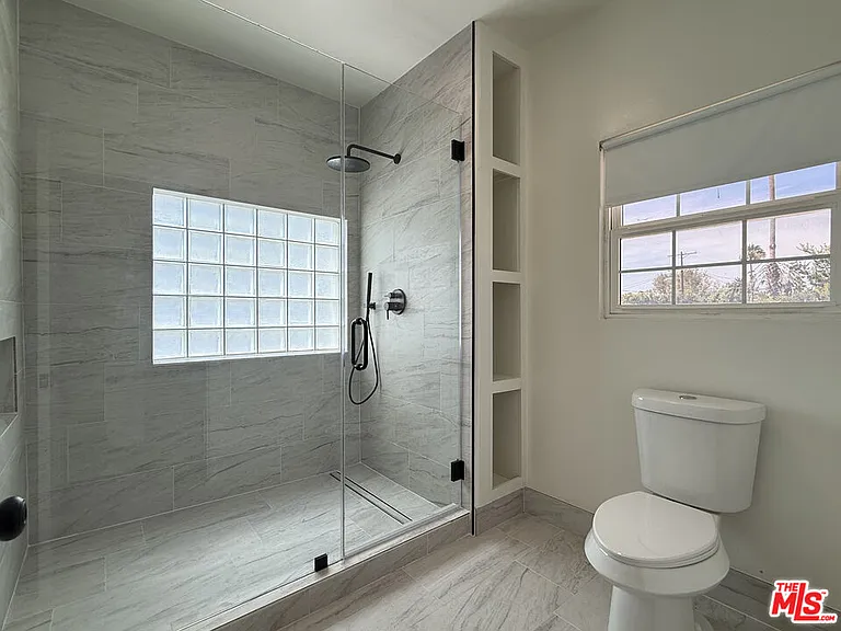 1249 S Tremaine Ave — Photo 29