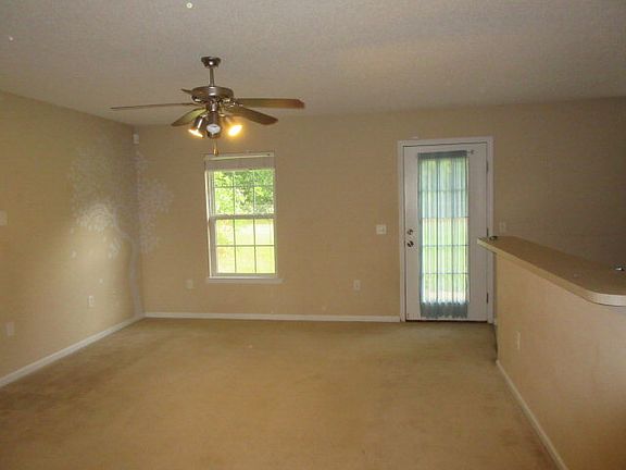 5th image of 3327B Annie St