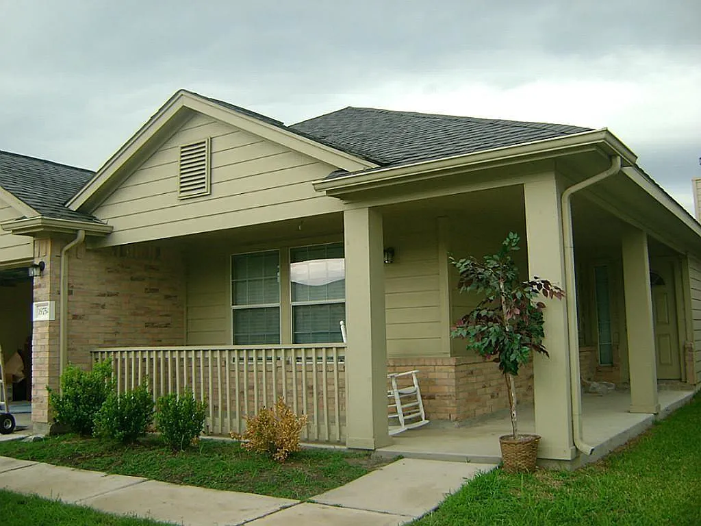 3 bed, 2.0 bath, 1514 sqft, $1,699 — Photo 4