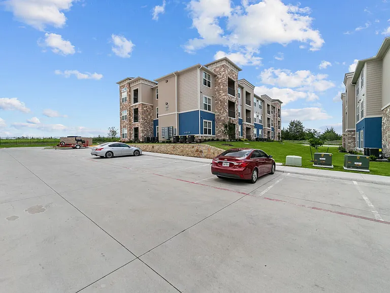 Cross Timbers Apartments — Photo 38