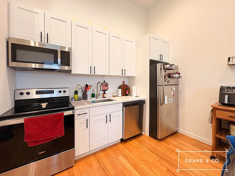 427 Knickerbocker Ave #3A — Photo 2