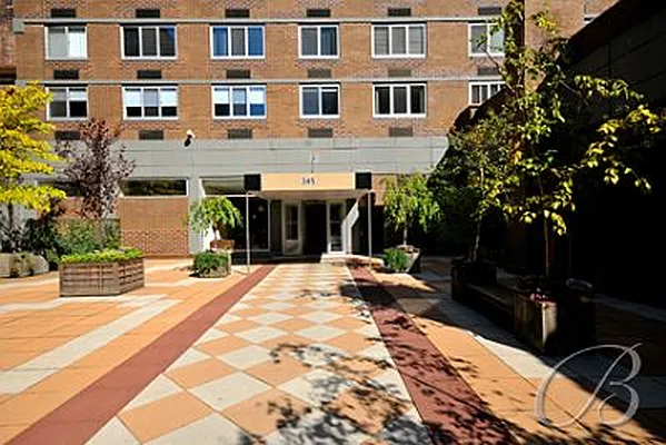 Sold by Bellmarc Realty | media 3