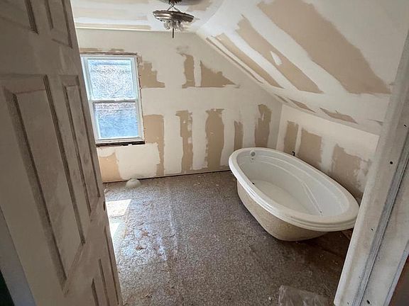 4th image of 40 New Rd