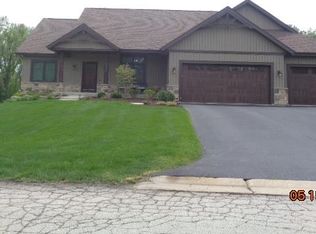 7573 Deer Xing, Roscoe, IL 61073