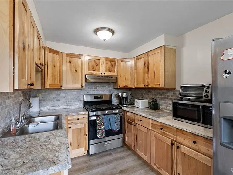 4170A Burningtree Rd — Photo 2