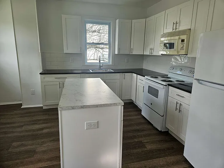 75 W Main St — Photo 8