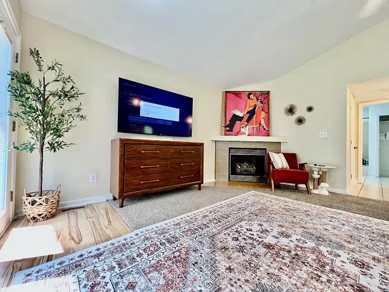 6556 Yankee Rd — Photo 9