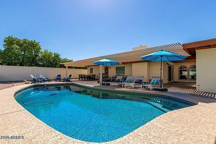 4 bed, 2.0 bath, 2593 sqft, $4,500 — Photo 3