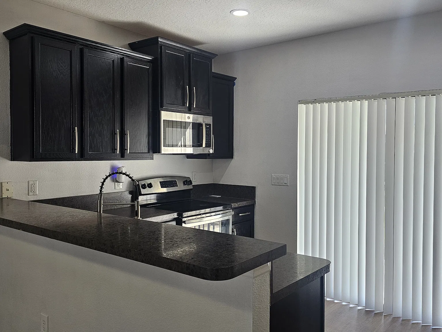 2 bed, 2.5 bath, 1100 sqft, $1,800 — Photo 1