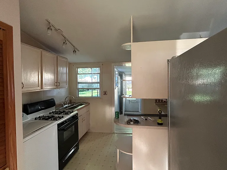 203 N Cleveland St — Photo 5