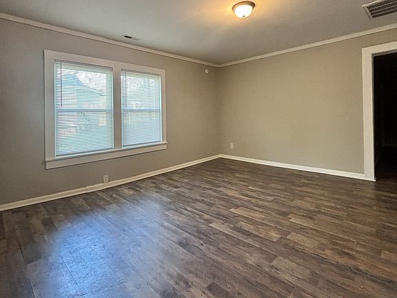 5th image of 604 W Elm St