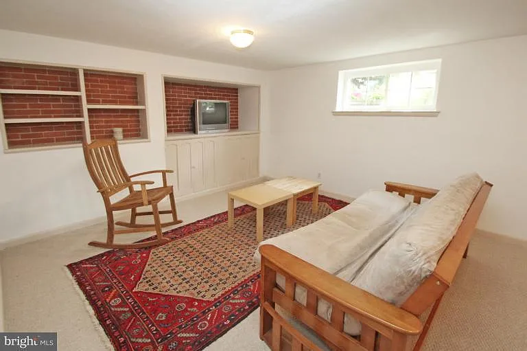 2107 Westview Ter — Photo 11