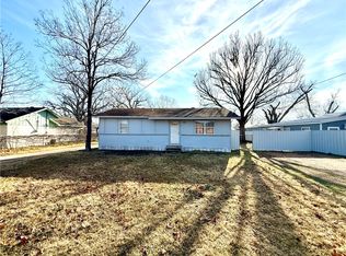 2105 N Karnes Ave, Cameron, TX 76520