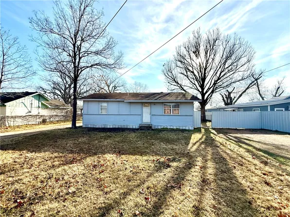 2105 N Karnes Ave, Cameron, TX 76520