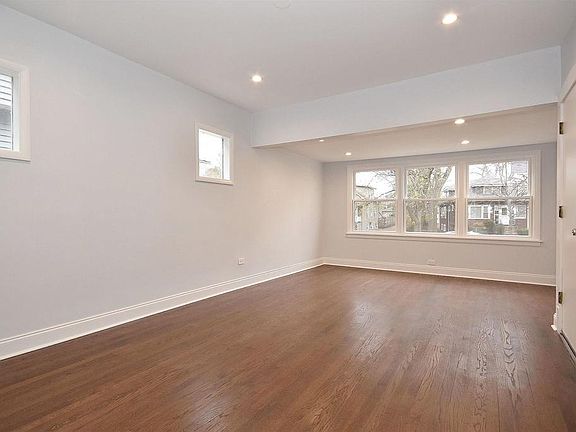4th image of 6243 N Sayre Ave #1