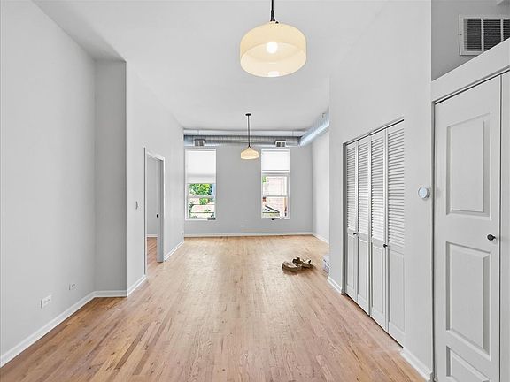 3rd image of 1539 N Milwaukee Ave #3F