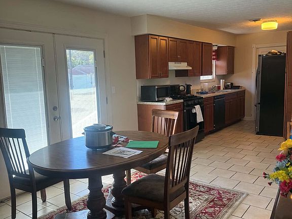 3rd image of 110 Tango Ave