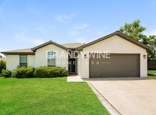 7212 Stonegate Dr, Benbrook, TX 76126