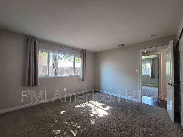 8924 Sutters Gold Dr — Photo 4