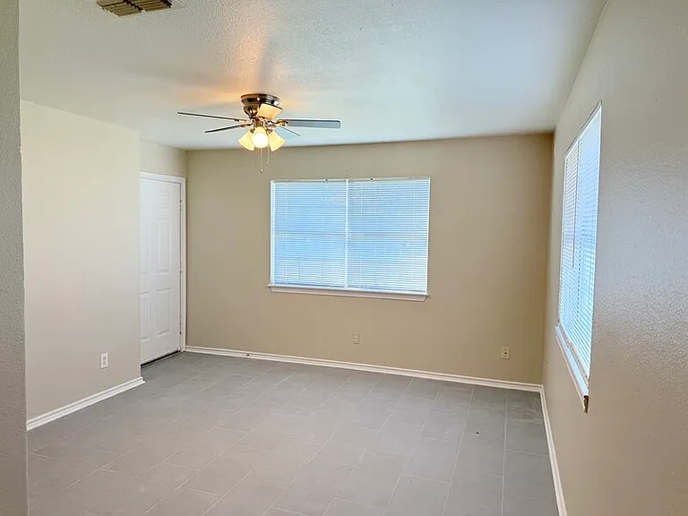 637 Copenhavr St — Photo 3