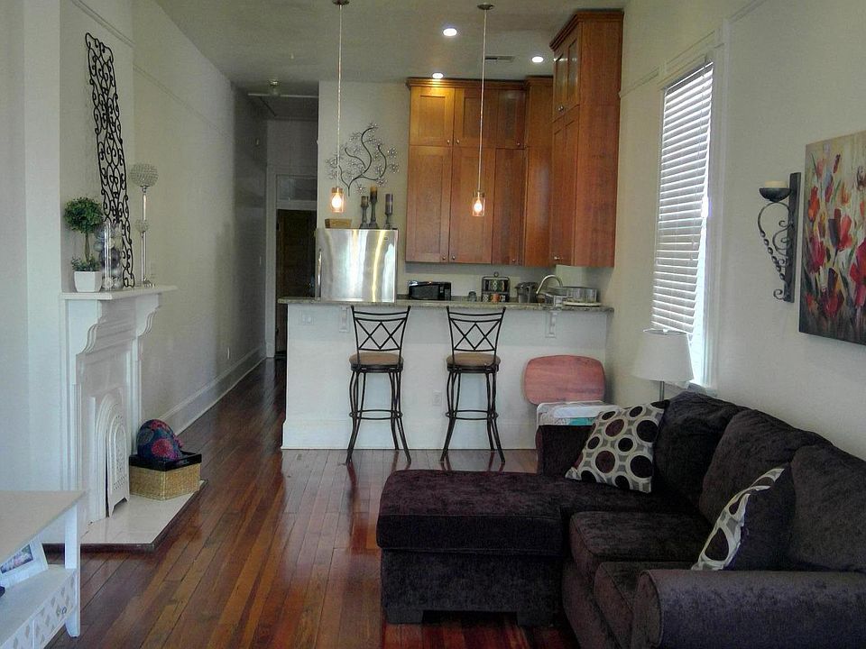 2nd image of 1122 Arabella St