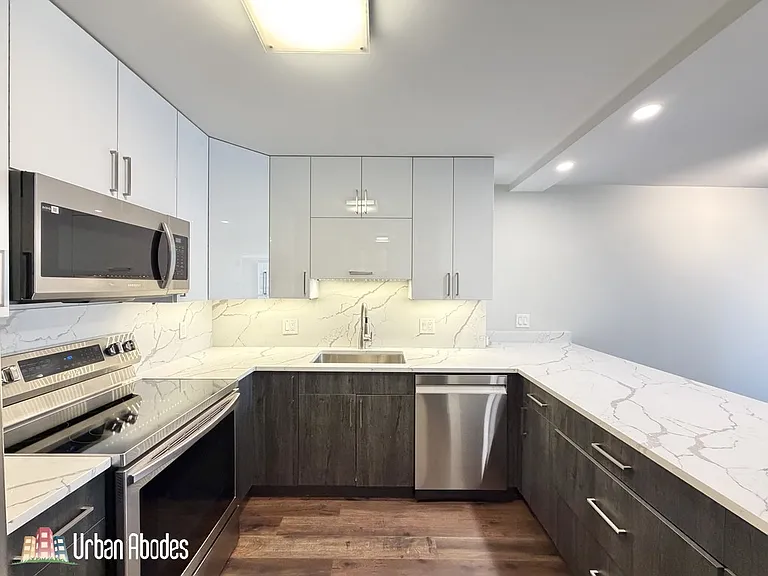 1030 N State St #12K — Photo 5
