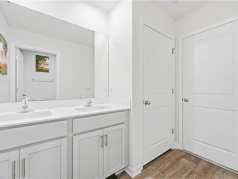 108 Nova Ln — Photo 2