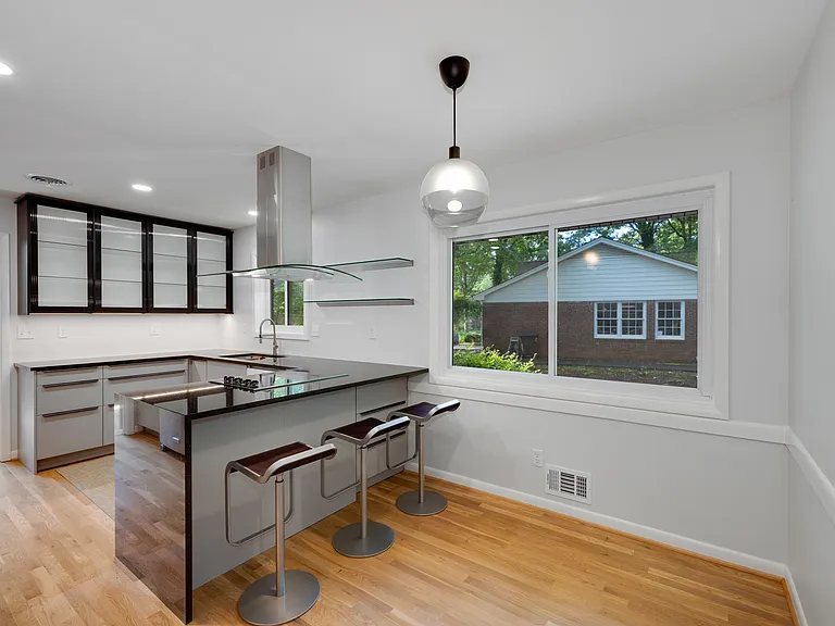 Kitchen, breakfast area