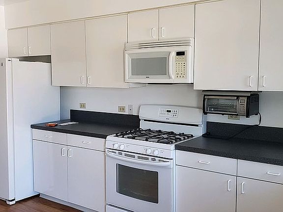 4th image of 295 E Red Oak Ave