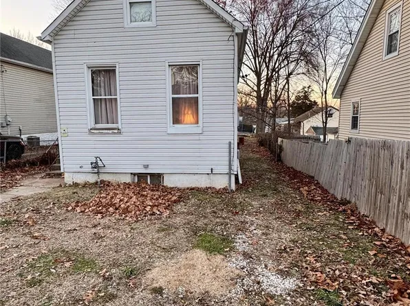 9511 Gentry Ave, Saint Louis, MO 63125