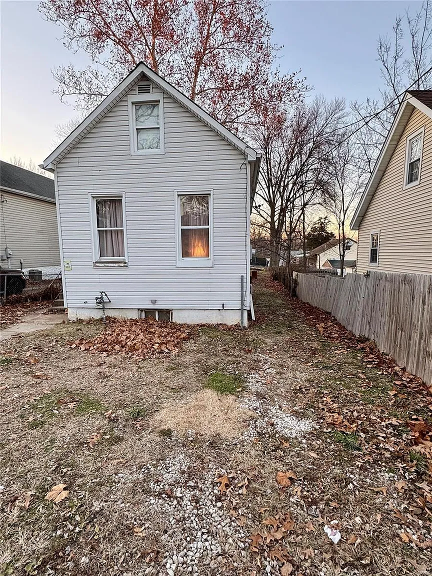 9511 Gentry Ave photo 1