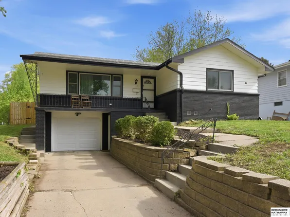 4864 Saratoga St, Omaha, NE 68104