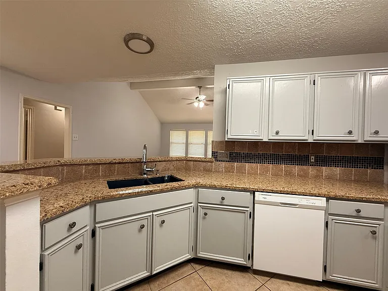 9019 Autumnsong Dr — Photo 3