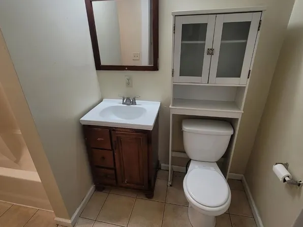 649 S Summer St #4L, Holyoke, MA 01040