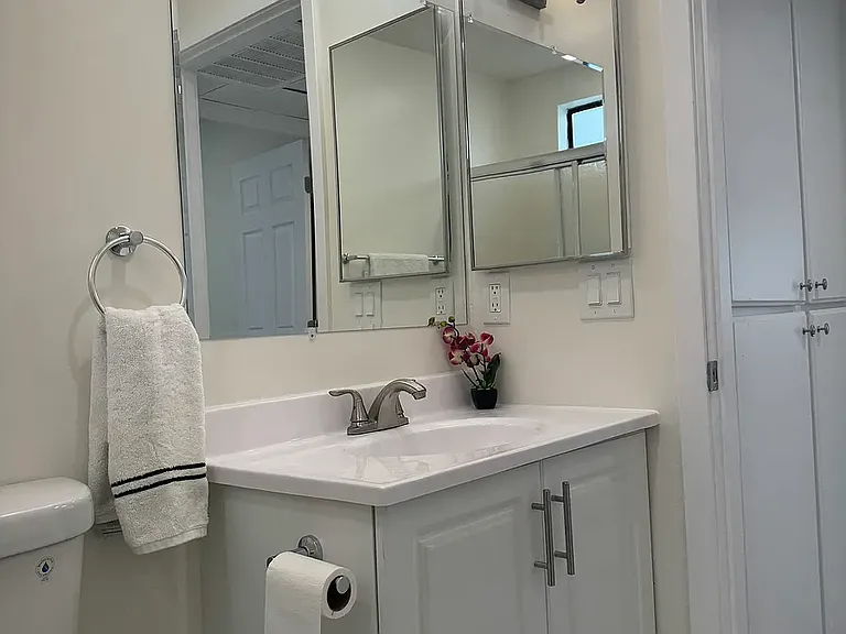 142 Normandie Apartments — Photo 13