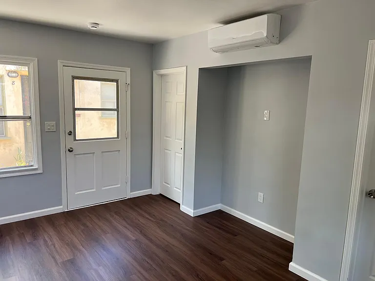 733 Daisy Ave #7 — Photo 4