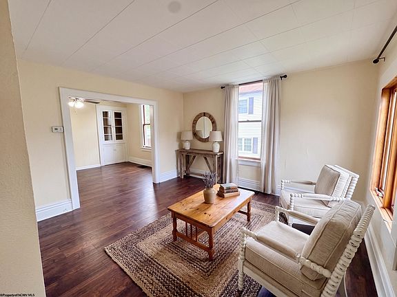 3rd image of 542 Market St