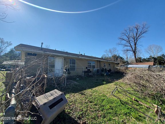 3rd image of 105 Cairo Dr