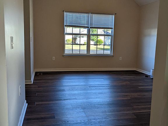 3rd image of 217 Loch Lomand Dr