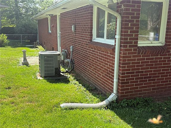 5th image of 501 Clinton Ave