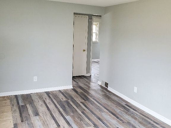 2nd image of 3107 Lincoln St
