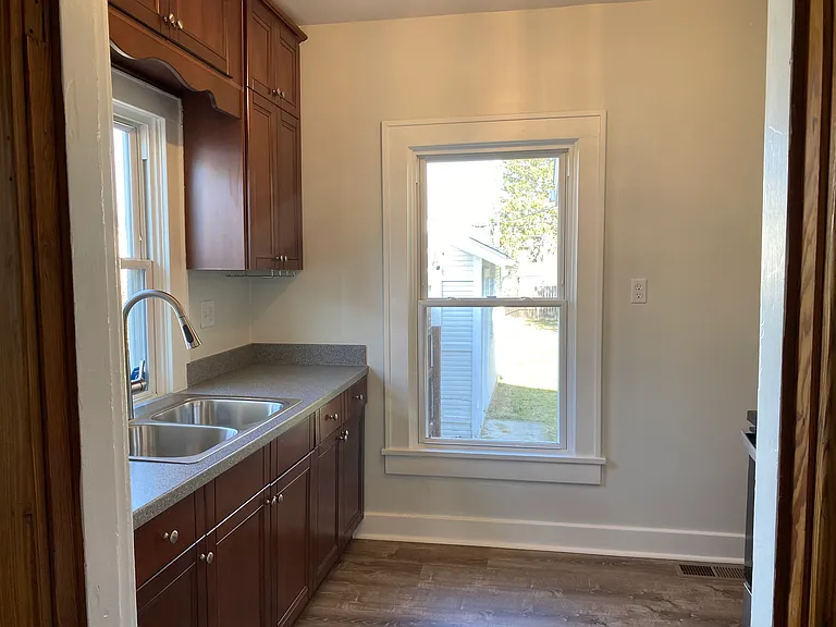 Highview Ave — Photo 3