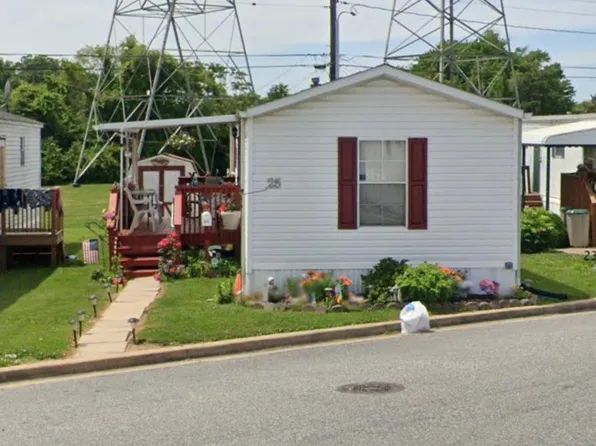 25 Vista Mobile Dr, Dundalk, MD 21222