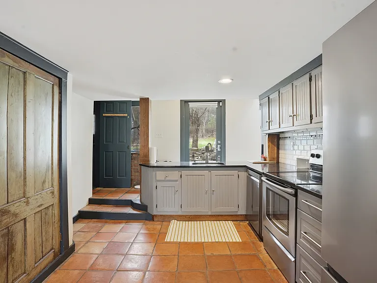 180 Yerry Hill Rd — Photo 9