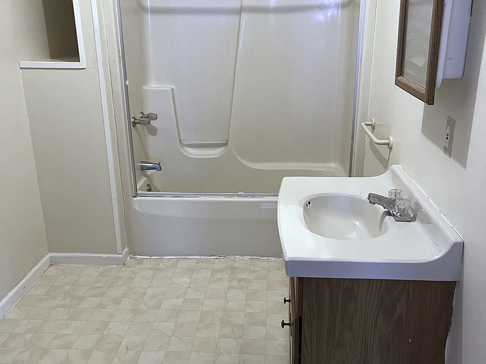 2nd image of 821 W 26th St APT 2