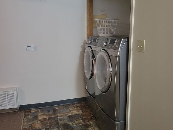 5th image of 572 Pillsbury Dr #1