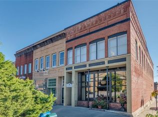 104 N Main St, Hendersonville, NC 28792