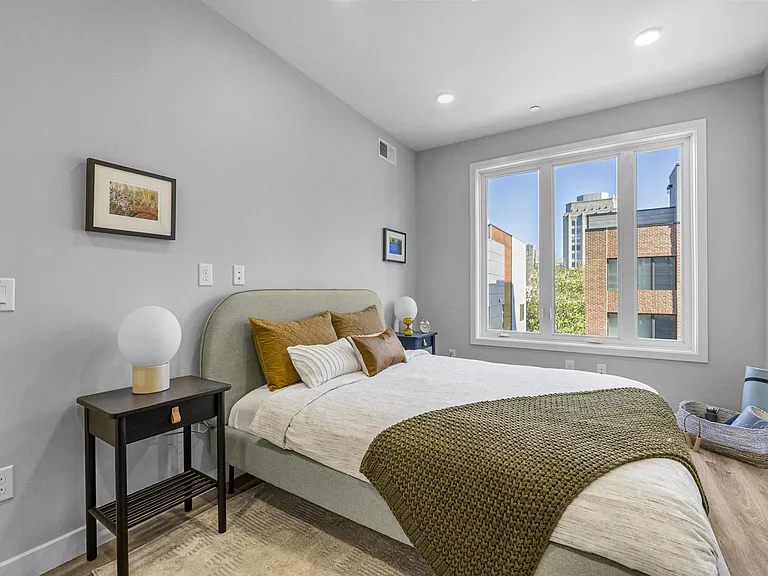 Edgewater Apartments — Photo 6