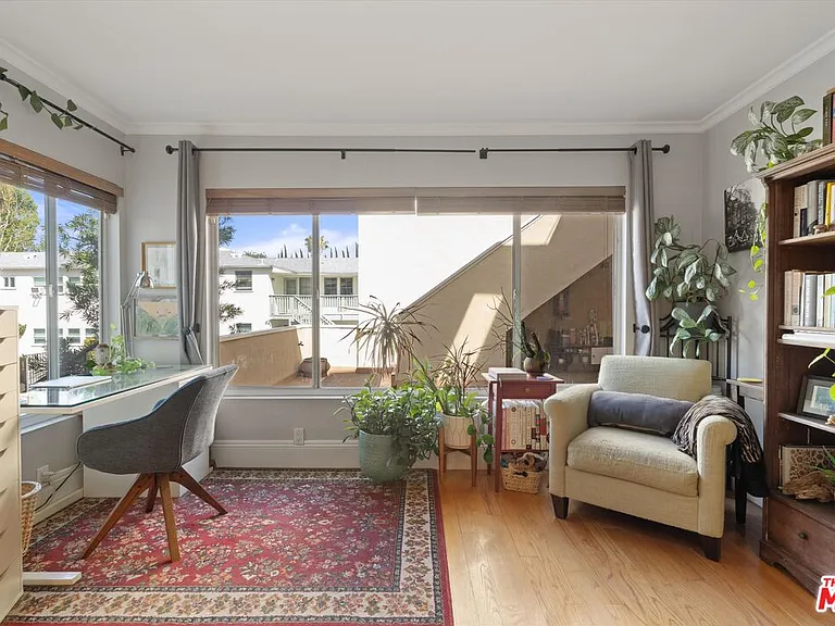 14934 Dickens St #7 — Photo 3