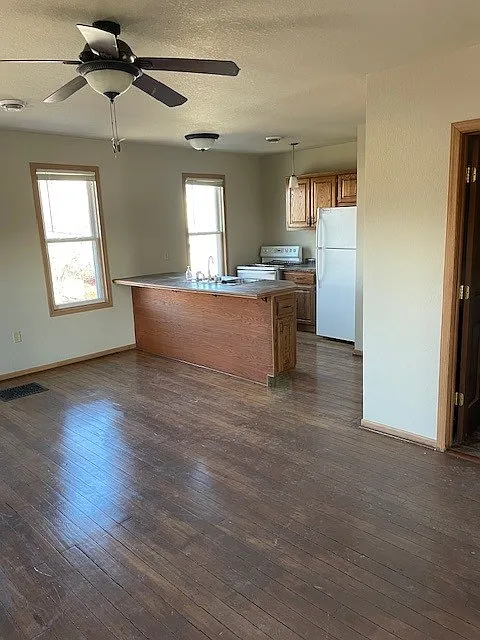 2 bed, 900 sqft, $1,100 — Photo 2